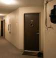 Quando o equipamento de monitoramento capta imagens constantes da porta de uma única unidade habitacional Foto: Imagem gerada por inteligência artificial / Catraca Livre