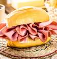 Uma dieta rica em alimentos ultraprocessados pode acelerar a esteotese hepática: evite!  Foto: Magnific / Revista Malu