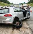 A negligencia em oficinas mecanicas durante o aperto de parafusos compromete a estabilidade estrutural do automovel. Foto: Imagem gerada por inteligência artificial / Catraca Livre