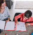 O apoio dos pais pode ajudar os filhos a desenvolver uma relação mais positiva com a matemática Foto: VCoscaron | Shutterstock / Portal EdiCase