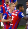 Matheus Reis, do CSKA Moscou, empurrou o árbitro após ser expulso no Campeonato Russo – Reprodução de vídeo  Foto: Jogada10