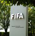 Placa da sede da FIFA   Foto: Robert Hradil/Getty Images / Esporte News Mundo
