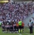 Público de quase 45 mil lotou a Arena Pernambuco para ver Santa Cruz x Floresta. E saiu feliz, Afinal o Santa fez 1 a 0 Foto: Reprodução Youtube  Sportynet / Jogada10