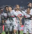Calleri comemora com companheiros de São Paulo gol da vitória sobre o Inter  Foto: Werther Santana/Estadao / Estadão