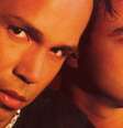 Detalhe da capa do álbum Só Nós Dois, de Rick &amp; Renner, com Rick à frente Foto: Warner Music/Reprodução / BBC News Brasil