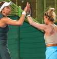 Ingrid Martins de verde e Zarazua de marrom Foto: Soobhin Choi/WTA/Divulgação / Esporte News Mundo