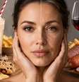 4 alimentos podem acelerar o envelhecimento quando consumidos em excesso  Foto: Simples Conteudo