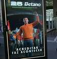 Propaganda de bet em uma rua.   Foto: NELSON ALMEIDA / AFP via Getty Images / BBC News Brasil