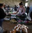 Em Lomas de Zamora, na periferia de Buenos Aires, moradores trocam bens, cozinham coletivamente e recorrem a empréstimos para comprar alimentos em meio às medidas de austeridade de Javier Milei. Foto: REUTERS - Agustin Marcarian / RFI
