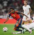 Lamine Yamal marca e sai correndo para comemorar o gol da Espanha Foto:  Mike Hewitt/Getty Images / Jogada10