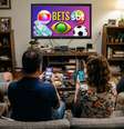 Redes de TV sofrerão forte impacto com a perda das receitas publicitárias das bets  Foto: Ilustração criada por IA
