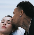 Tainá e Éder Militão fizeram uma publicação em conjunto anunciando a chegada do filho  Foto: Reprodução/Instagram/@tainamilitao