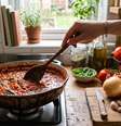 A cenoura libera doçura natural durante o cozimento e ajuda a suavizar a acidez do tomate. Foto: Imagem gerada por inteligência artificial / Catraca Livre