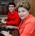 Jeferson Monteiro conheceu Dilma Rousseff, enquanto ela ainda era presidente, devido ao sucesso do perfil  Foto: Reprodução