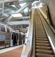 A greve anunciada desta terça-feira (29) pelos servidores públicos franceses deve afetar os transportes públicos em Paris e arredores (imagem de arquivo da RER E, na estação Porte Maillot, em 3 de maio de 2024).  Foto: AFP - THOMAS SAMSON / RFI