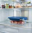 Evitar que fluidos de carne crua entrem em contato com verduras e frutas previne intoxicações alimentares graves.  Foto: Imagem gerada por IA / Catraca Livre