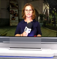 Juliana Guzzo (no telão), repórter da InterTV, afiliada da Rede Globo no Rio de Janeiro  Foto: Reprodução / InterTV