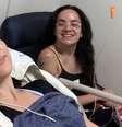 Ju Massaoka no hospital com sua amiga  Foto: Reprodução Instagram | @julianemassaoka