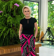 As calças coloridas dos anos 80 estarão de volta: as mulheres ricas adoram usá-las combinadas com sandálias e sapatos de salto alto. Foto: Divulgação/TV Globo / Purepeople