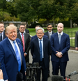 Donald Trump, presidente dos EUA, conversa com jornalistas na Casa Branca  Foto: The White House