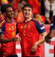 Dani Olmo tenta o chute, mas desperdiça a chance para a Espanha. Foto:   Jose Manuel Alvarez Rey/Getty Images / Jogada10