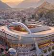 Cervin Coliseum, uma arena estimada em aproximadamente R$ 3 bilhões, com uma gigantesca montanha-russa integrada à estrutura - Foto: Reprodução / Jogada10
