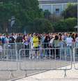 Eleição 2026: Eleitores brasileiros aguardam na fila para entrar nos locais de votação da Universidade de Lisboa  Foto: THAMIRIS SOUZA/FOTOARENA/ESTADÃO CONTEÚDO