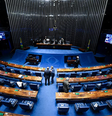 Foto do Plenário do senado, com tapete azul e cadeiras em madeira  Foto: Jefferson Rudy/Agência Senado Fonte: Agência Senado / BBC News Brasil