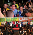 Falas de Flávio Bolsonaro (PL, acima) e Luiz Inácio Lula da Silva (PT, abaixo) após resultados do 1º turno  Foto: Deborah Sena e Reprodução / Terra e YouTube