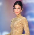 'Banho glam' dourado nos pés: os tênis da Arezzo já são um clássico no meu guarda-roupa e viraram o novo 'it-item' para usar com vestido. Foto: Brazilnews, Letycia Miller / Purepeople