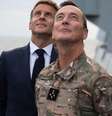 O presidente francês, Emmanuel Macron, assistiu nesta terça-feira (6) ao disparo de um míssil intercontinental a partir de uma fragata da Marinha do país na região do Finistère, no noroeste da França.  Foto: AFP - BENJAMIN PAPIN / RFI