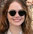 Inspire Foto: se no estilo de Emma Stone e descubra como usar a jaqueta jeans em 5 produções incríveis, do visual romântico ao mix com alfaiataria - Getty Images/Vivien Killilea / Bons Fluidos