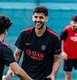 Brasileiro de 22 anos renova até 2031 após conquistar espaço no elenco - Foto: Divulgação / PSG / Jogada10