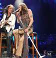 Joe Perry e Steven Tyler, do Aerosmith, em 2023  Foto: Kevin Mazur/Getty Images / Rolling Stone Brasil