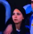 Casal de jovens chamou a atenção na transmissão do jogo de despedida de Messi –  Foto: Reprodução de TV / Jogada10