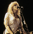 Courtney Love durante apresentação em 1994  Foto: Jim Steinfeldt/Michael Ochs Archives/Getty Images / Rolling Stone Brasil