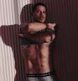 José Loreto surge só de cueca em ensaio e agita a web: 'A Pilar vai mandar apagar essas fotos, hein' —  Foto: @renamchristofoletti / Mais Novela