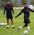 Foto: A. Meunier/PSG - Legenda: Jogadores do PSG durante treinamento da equipe / Jogada10