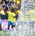 Jogadoras do Brasil comemoram em um dos gols da vitória sobre a Argentina, no Beira-Rio, em amistoso - Foto: Luciana Vermell/CBF / Esporte News Mundo
