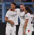 Diego Moreira, do Milan, finaliza a gol diante de defensor do Sassuolo - Foto: Emmanuele Ciancaglini/Getty Images / Jogada10