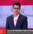 O apresentador Ricardo Abreu durante boletim na GloboNews sobre a manifestação lulista na Paulista  Foto: Reprodução/TV
