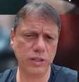 Tarcísio e Flávio compartilham vídeo de jovem usando drogas e o associam falsamente a ato pró-Lula na Paulista  Foto: Reprodução/X