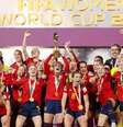 Desfile dos jogadores espanhóis com a taça da Copa do Mundo de 2026 - Foto: Divulgação / RFEF / Jogada10