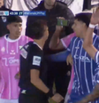 Partida entre Old Boys e Godoy Cruz teve polêmica com celular dentro de campo  Foto: Reprodução/X