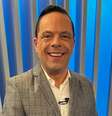 Thiago Gardinali, que apresentou o 'Se Liga Brasil' nas manhãs do SBT, agora comanda o 'Conexão Brasil' à noite, na BNTV  Foto: Reprodução