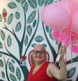 A professora Anne Kelly Ferreira Martins celebra o fim das sessões de quimioterapia durante o tratamento de câncer de mama Foto: Bárbara Esteves/ASCOM Unimed Maceió