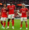 Momento do pênalti convertido por Jhon Durán no Estádio da Luz - Foto: Gualter Fatia/Getty Images / Jogada10