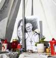 Homenagens ao papa Leão XIV diante do Hospital Agostino Gemelli, em Roma  Foto: ANSA / Ansa - Brasil