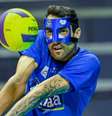 Douglas Souza jogou com uma máscara de proteção. Foto: Pedro Teixeira/Vôlei Renata