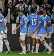 Lazio venceu a Juventus fora de casa e segue na vice-liderança da Serie A –  Foto: Divulgação/ Lazio / Jogada10